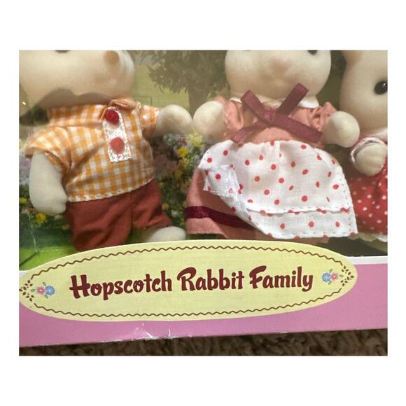NEW Calico Critters Sylvanian Families Hopscotch Bunny Rabbit Family of 4 New - Picture 3 of 5